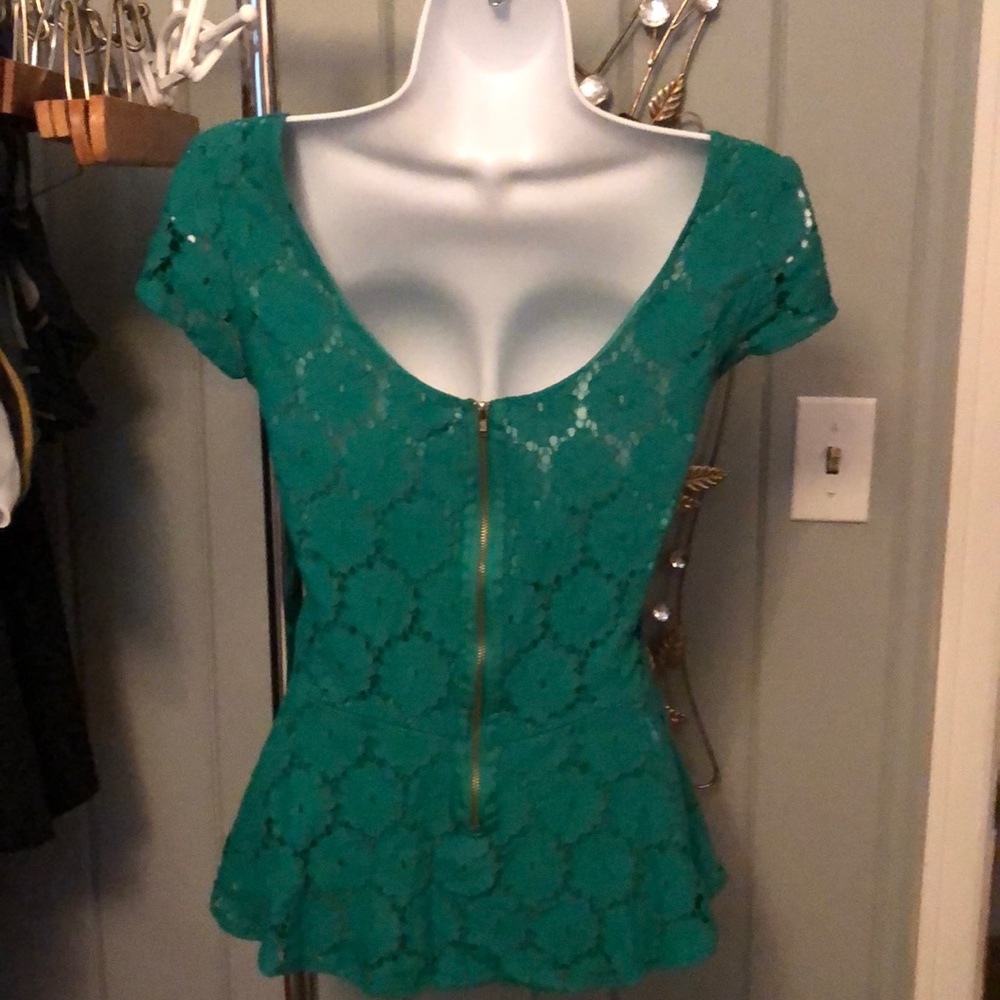 Xhilaration green lace peplum top size small - Picture 2 of 3